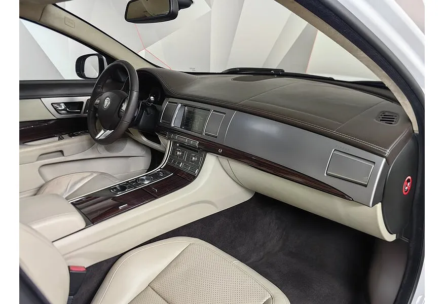 АВИЛОН - Jaguar XF 3.0 D AT (275 л.с.) Portfolio Белый - slide 8
