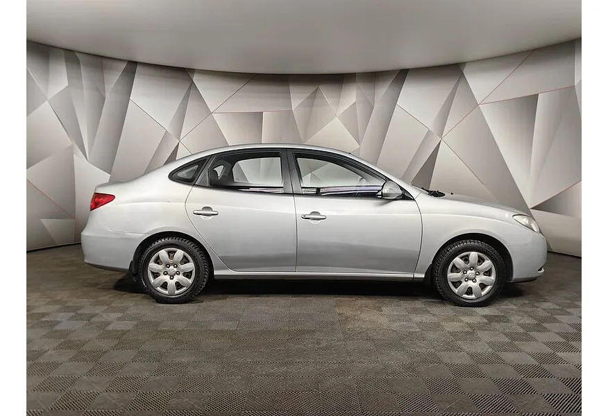 Hyundai Elantra 1.6 MT (122 л.с.) Серебристый в АВИЛОН. Слайд №6