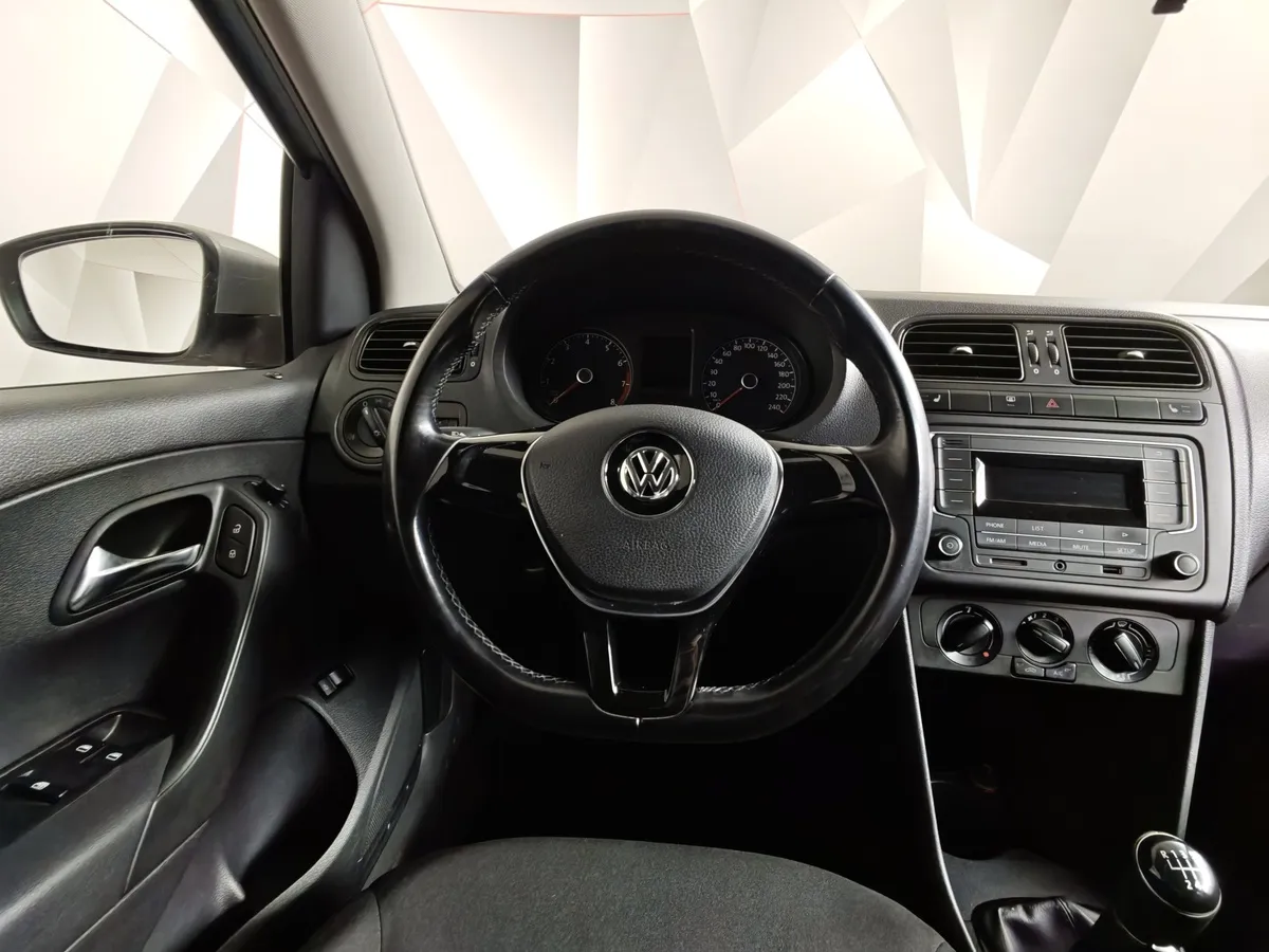 Volkswagen Polo 1.6 Tiptronic (105 л.с.) Comfortline Серебристый в АВИЛОН. Слайд №19 Volkswagen Polo 1.6 Tiptronic (105 л.с.) Comfortline Серебристый в АВИЛОН. Слайд №19