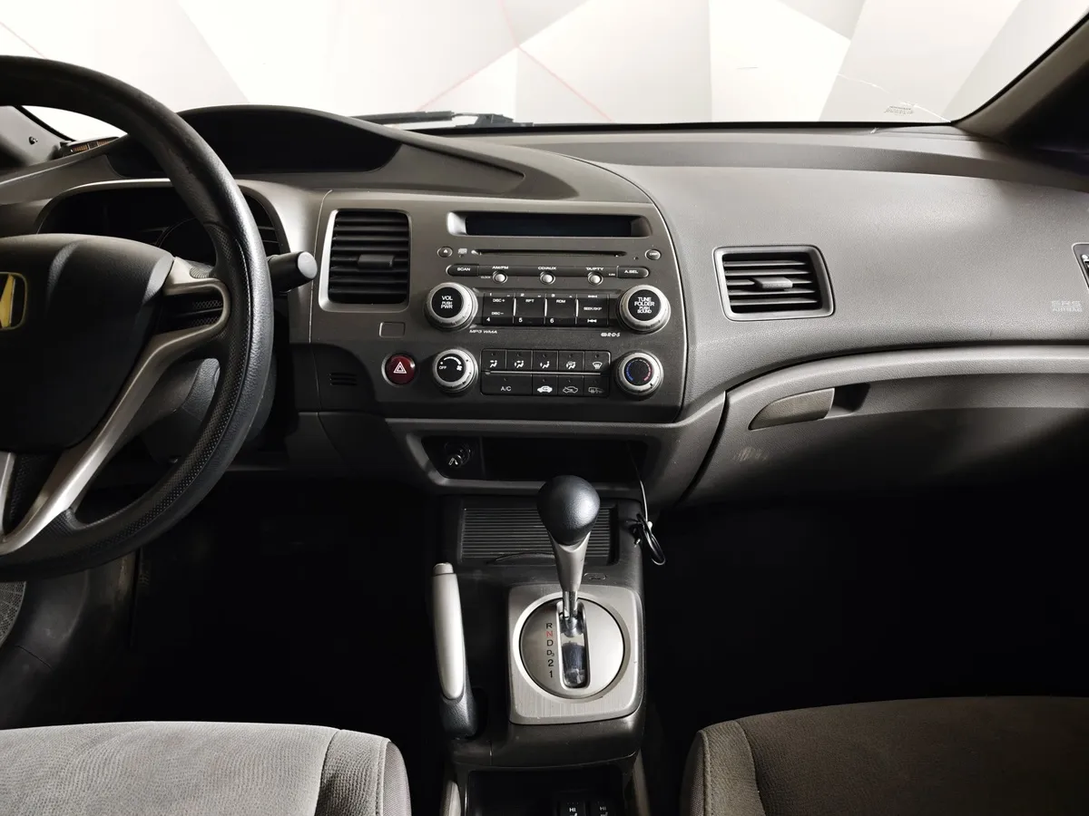 Honda Civic 1.8 AT (140 л.с.) Красный в АВИЛОН. Слайд №13