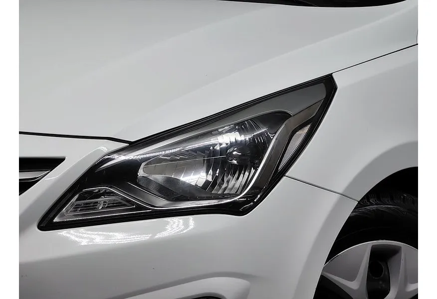 Hyundai Solaris 1.6 AT (123 л.с.) Comfort Белый в АВИЛОН. Слайд №10