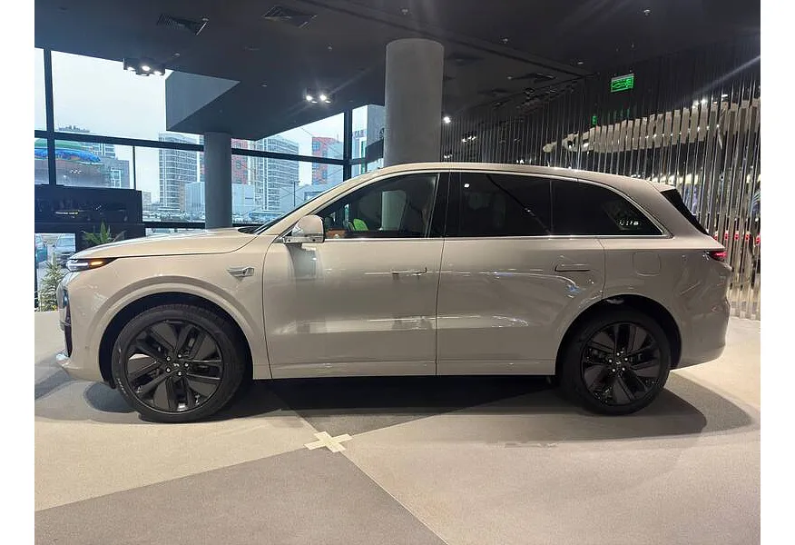 Li Auto L6 1.5 AT 4WD (150 л.с.) Pro Серый в АВИЛОН. Слайд №3