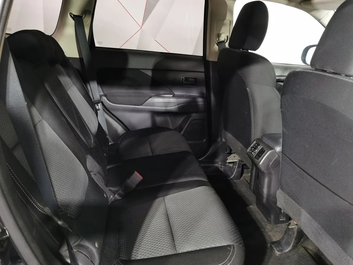 Mitsubishi Outlander 2.0 CVT 4WD (146 л.с.) Черный в АВИЛОН. Слайд №15