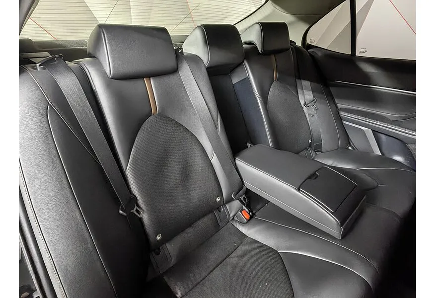 Toyota Camry 2.5 AT (181 л.с.) Черный в АВИЛОН. Слайд №9