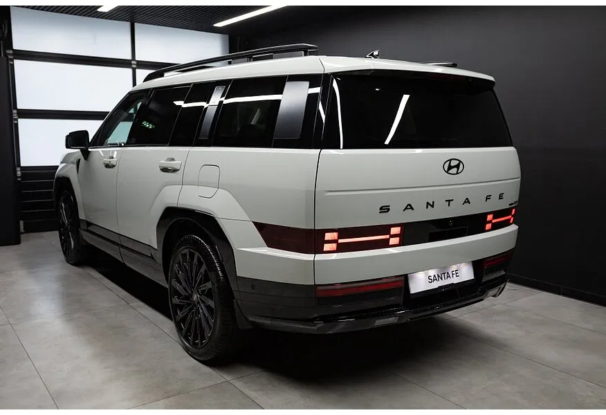 Hyundai Santa Fe 2.0 AT 4WD 7 seats (247 л.с.) Connoisseur Ultra Белый в АВИЛОН. Слайд №5