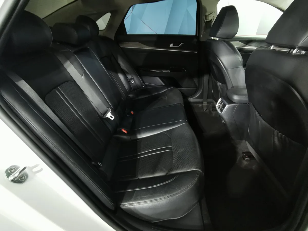 Kia K5 2.5 GDI AT 2WD (194 л.с.) Prestige Белый в АВИЛОН. Слайд №15