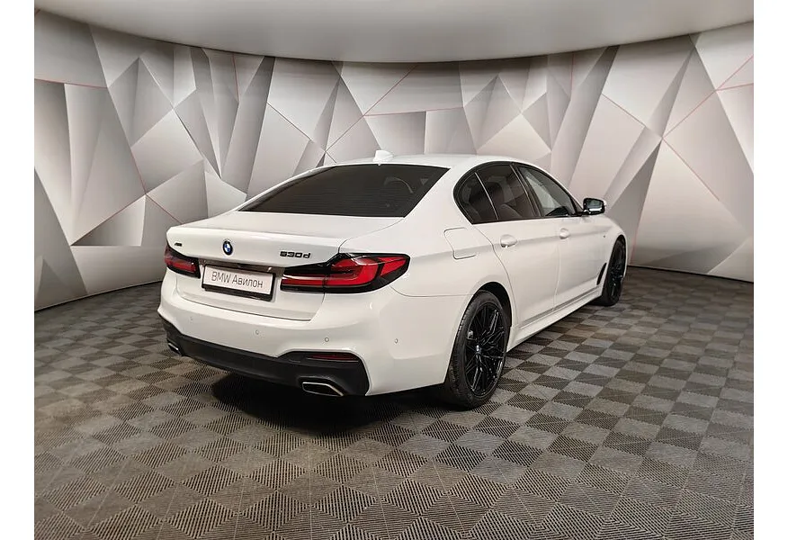 BMW 5 серия 530d xDrive Steptronic (249 л.с.) Base (Локальная сборка) Белый в АВИЛОН. Слайд №2