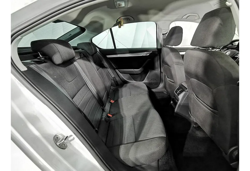 Skoda Octavia 1.8 TSI MT (180 л.с.) Белый в АВИЛОН. Слайд №17