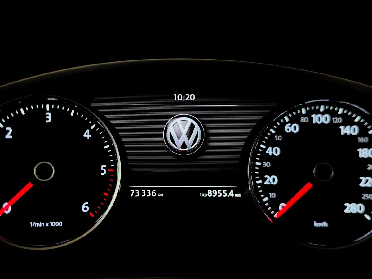 Volkswagen Touareg 3.0 TDI Tiptronic 4Motion (245 л.с.) Синий в АВИЛОН. Слайд №17