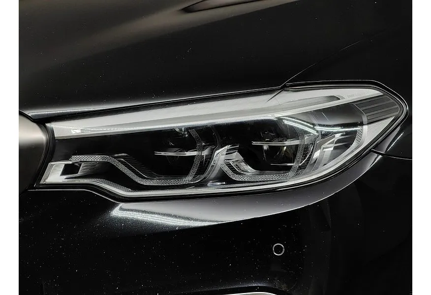 BMW 5 серия M550d xDrive Steptronic (400 л.с.) Черный в АВИЛОН. Слайд №8