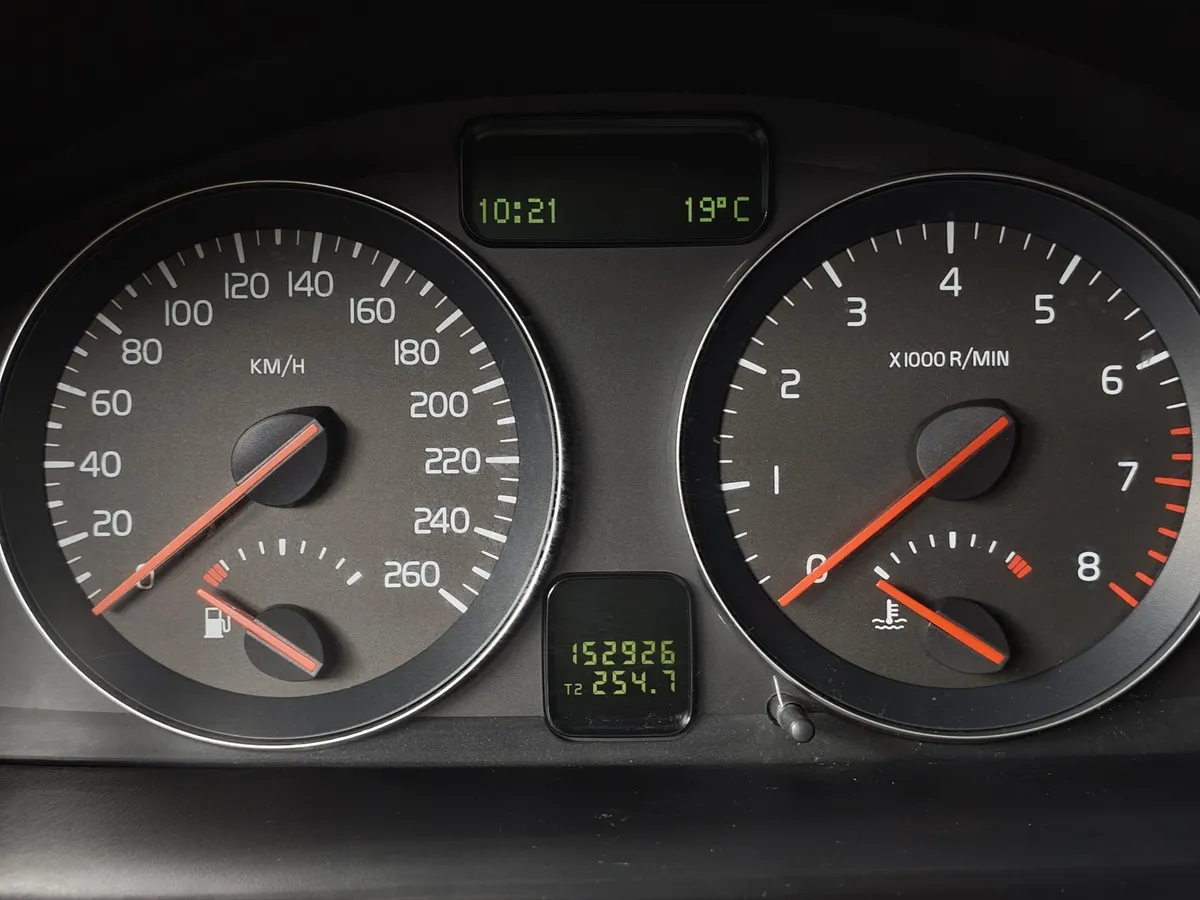 Volvo C30 1.6 MT (100 л.с.) Красный в АВИЛОН. Слайд №15