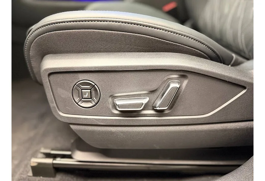 Audi Q5 L 2.0 40 TFSI S tronic quattro (204 л.с.) Черный в АВИЛОН. Слайд №15