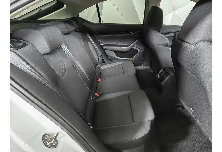 Skoda Octavia 1.4 MT FWD (150 л.с.) Белый в АВИЛОН. Слайд №15