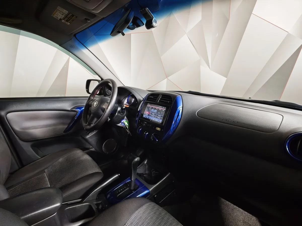 Toyota RAV4 2.4 AT FWD (163 л.с.) Черный в АВИЛОН. Слайд №11