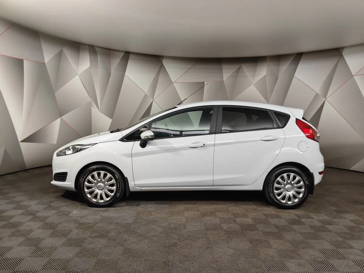 Ford Fiesta 1.4 MT (80 л.с.) Ghia Белый в АВИЛОН. Слайд №5