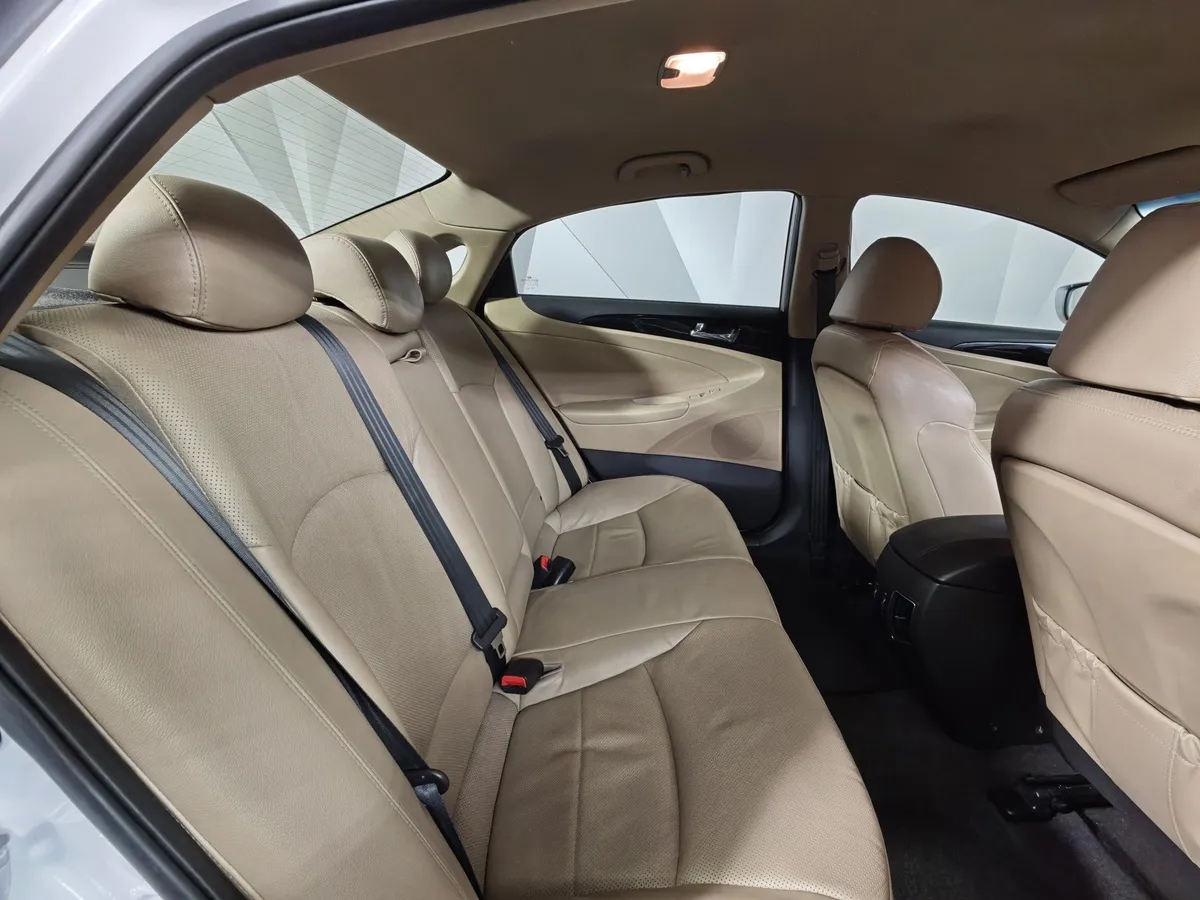 Hyundai Sonata 2.0 MPi AT (150 л.с.) Comfort Белый в АВИЛОН. Слайд №15