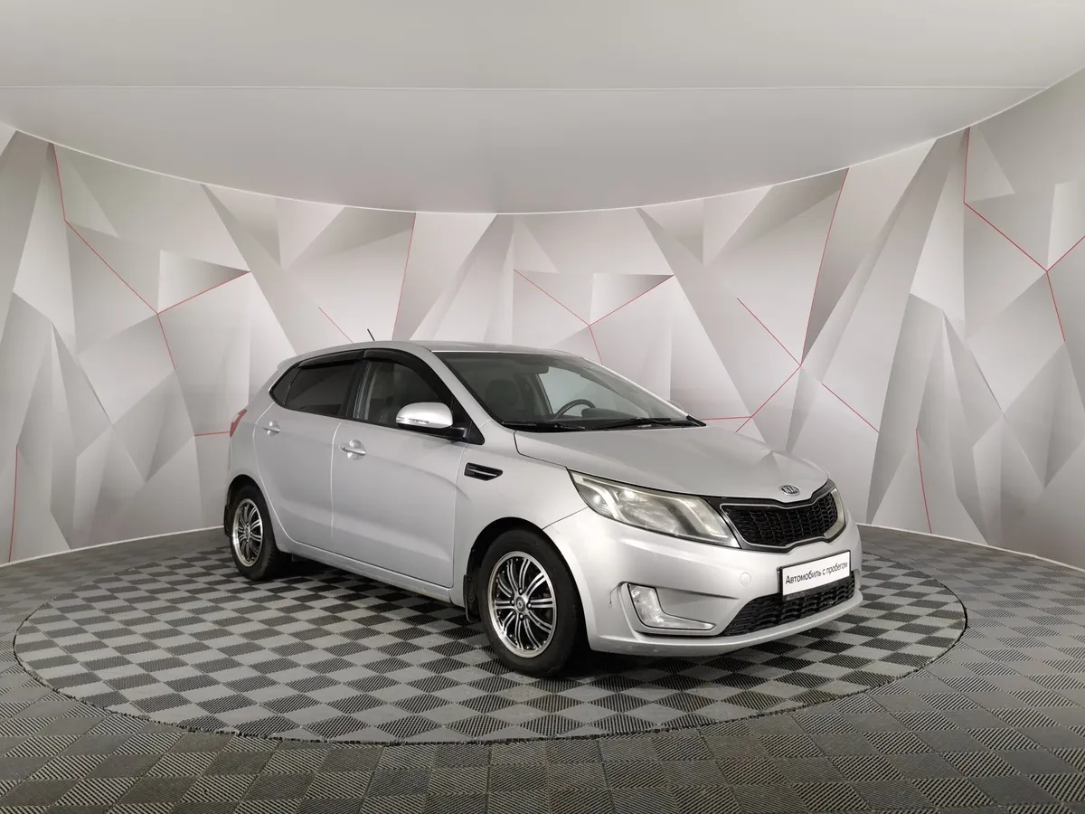 Kia Rio 1.6 AT (123 л.с.) Серебристый в АВИЛОН. Слайд №3