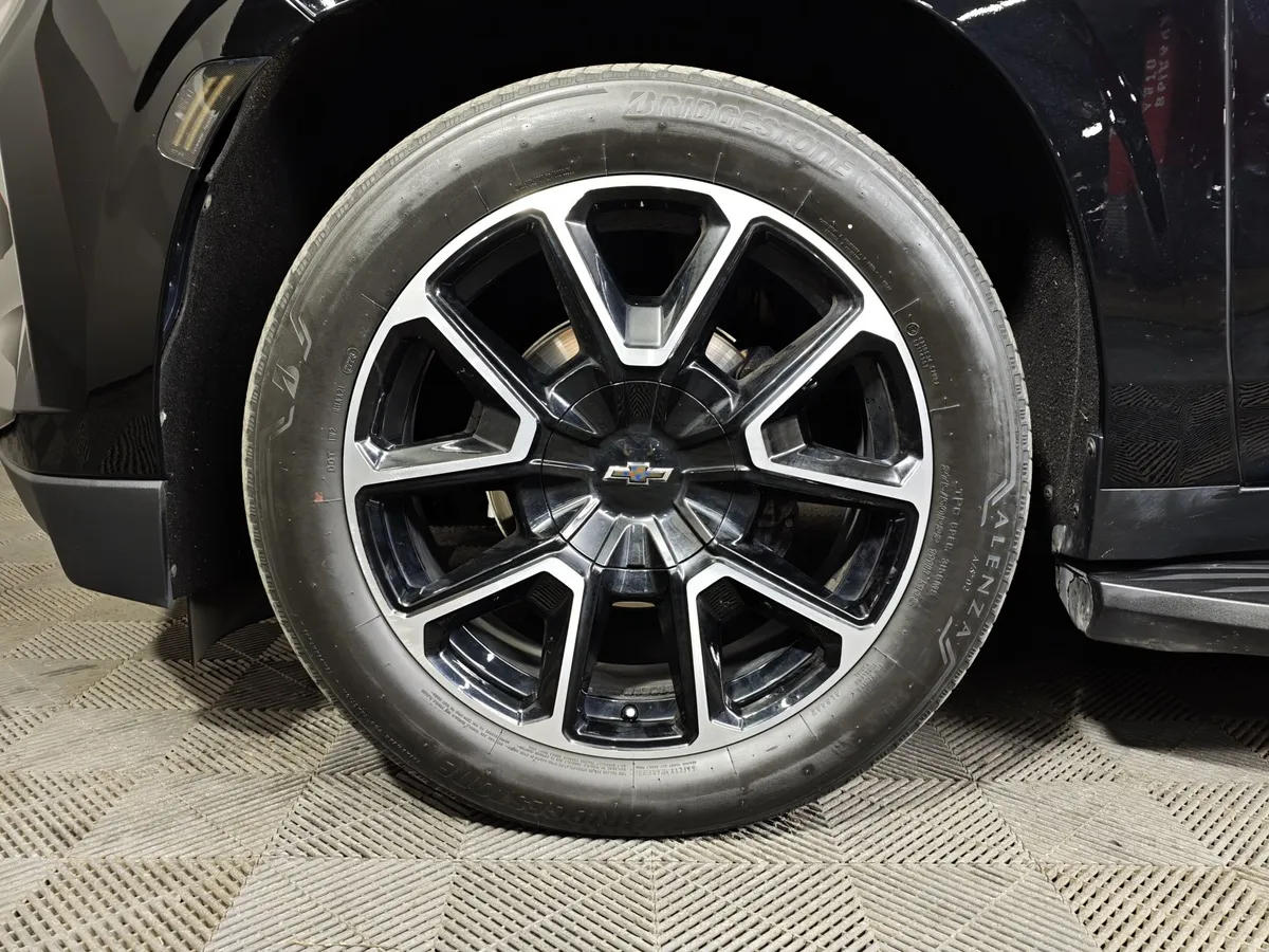 Chevrolet Tahoe 5.3 AT 4WD (343 л.с.) RST Черный в АВИЛОН. Слайд №9