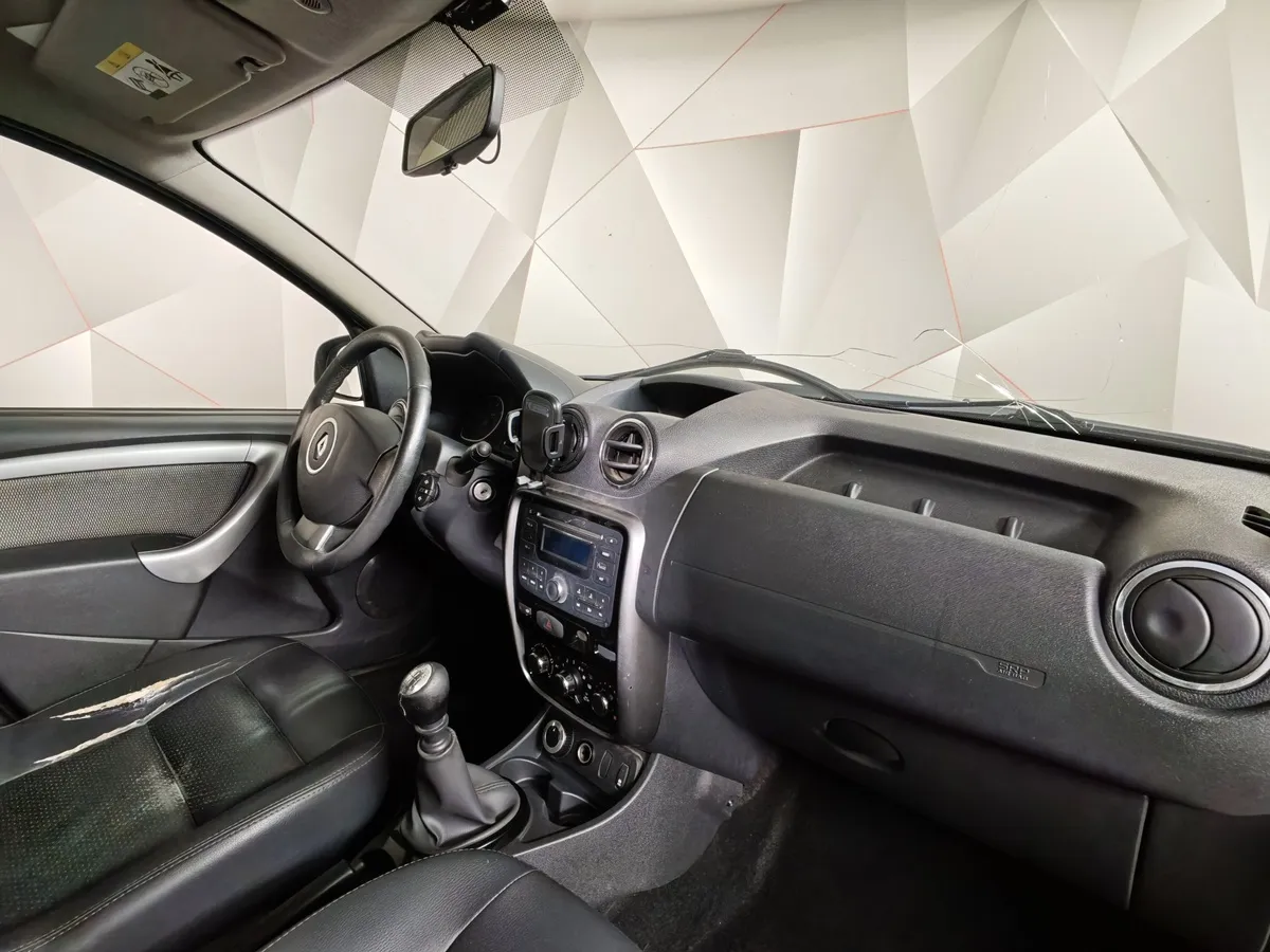 Renault Duster 2.0 MT 4x4 (143 л.с.) Серый в АВИЛОН. Слайд №11