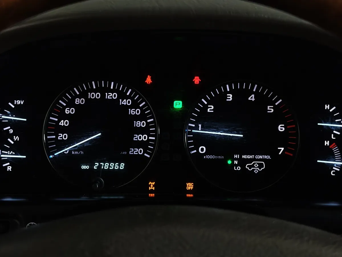 Lexus LX 470 AT (234 л.с.) Зеленый в АВИЛОН. Слайд №17