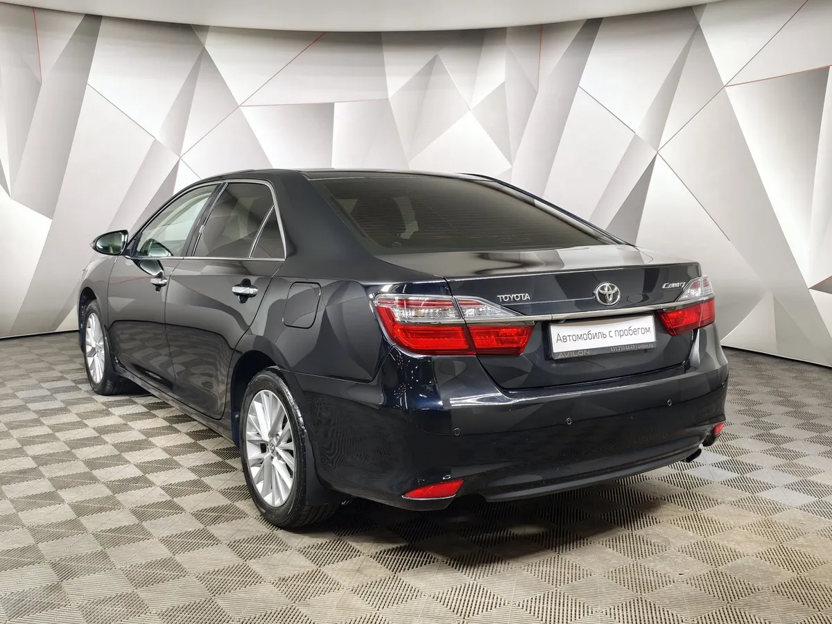 Toyota Camry 2.5 AT (181 л.с.) Черный в АВИЛОН. Слайд №4