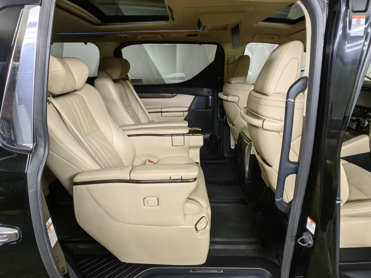 Toyota Alphard 3.5 AT (300 л.с.) Черный в АВИЛОН. Слайд №15