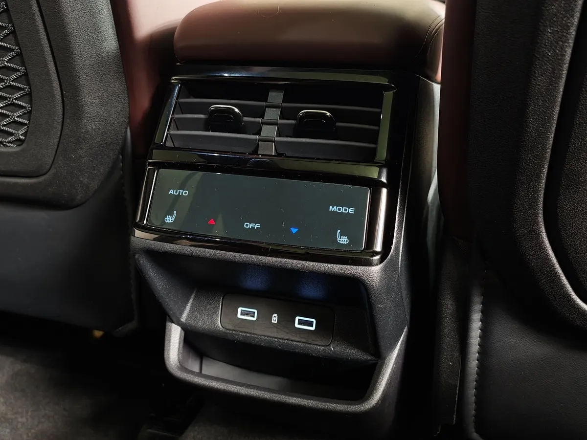 Geely Monjaro 2.0T 8AT 4WD (238 л.с.) Флагман Черный в АВИЛОН. Слайд №26