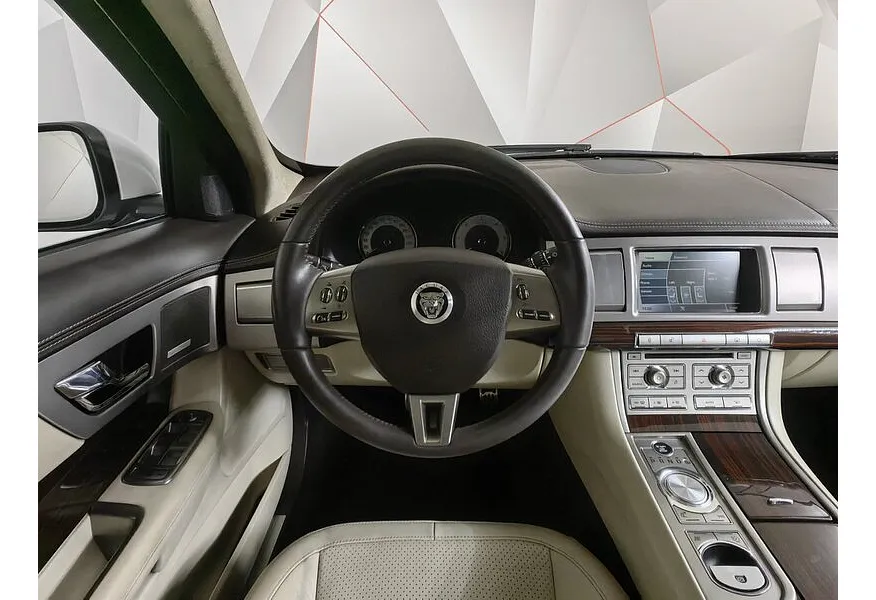 АВИЛОН - Jaguar XF 3.0 D AT (275 л.с.) Portfolio Белый - slide 12