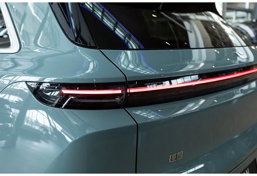 Li Auto L6 1.5 AT 4WD (150 л.с.) Pro Голубой в АВИЛОН. Слайд №18