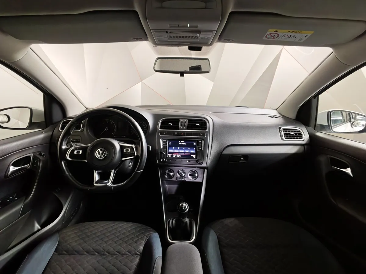 Volkswagen Polo 1.6 MPI MT (110 л.с.) Connect Белый в АВИЛОН. Слайд №14