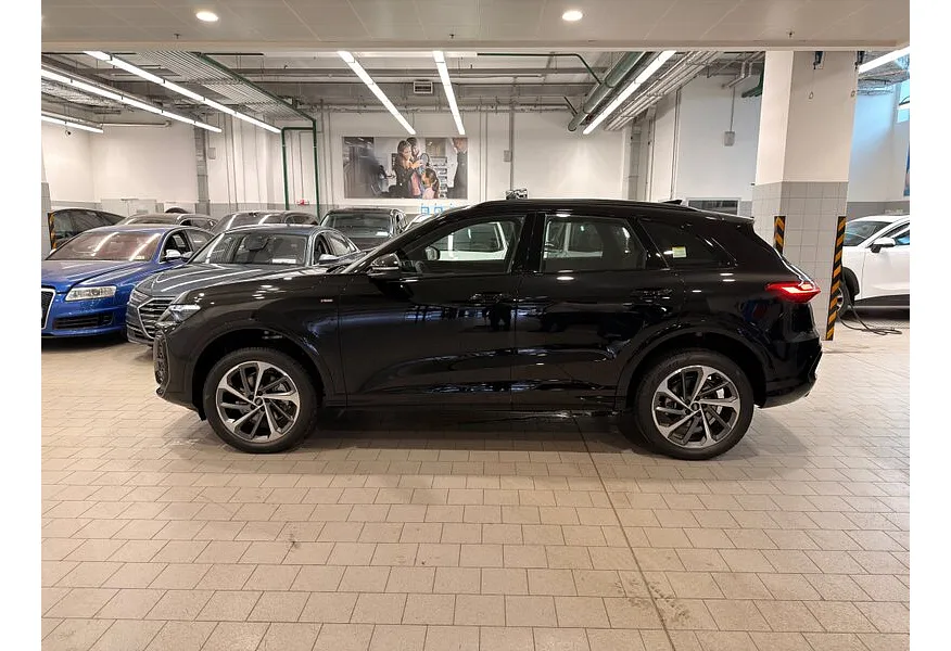 Audi Q5 2.0 TFSI S tronic quattro (272 л.с.) Черный в АВИЛОН. Слайд №2