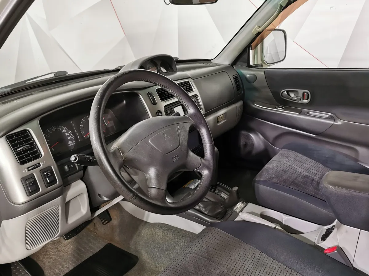 Mitsubishi Pajero Sport 3.0 AT (170 л.с.) Бежевый в АВИЛОН. Слайд №18