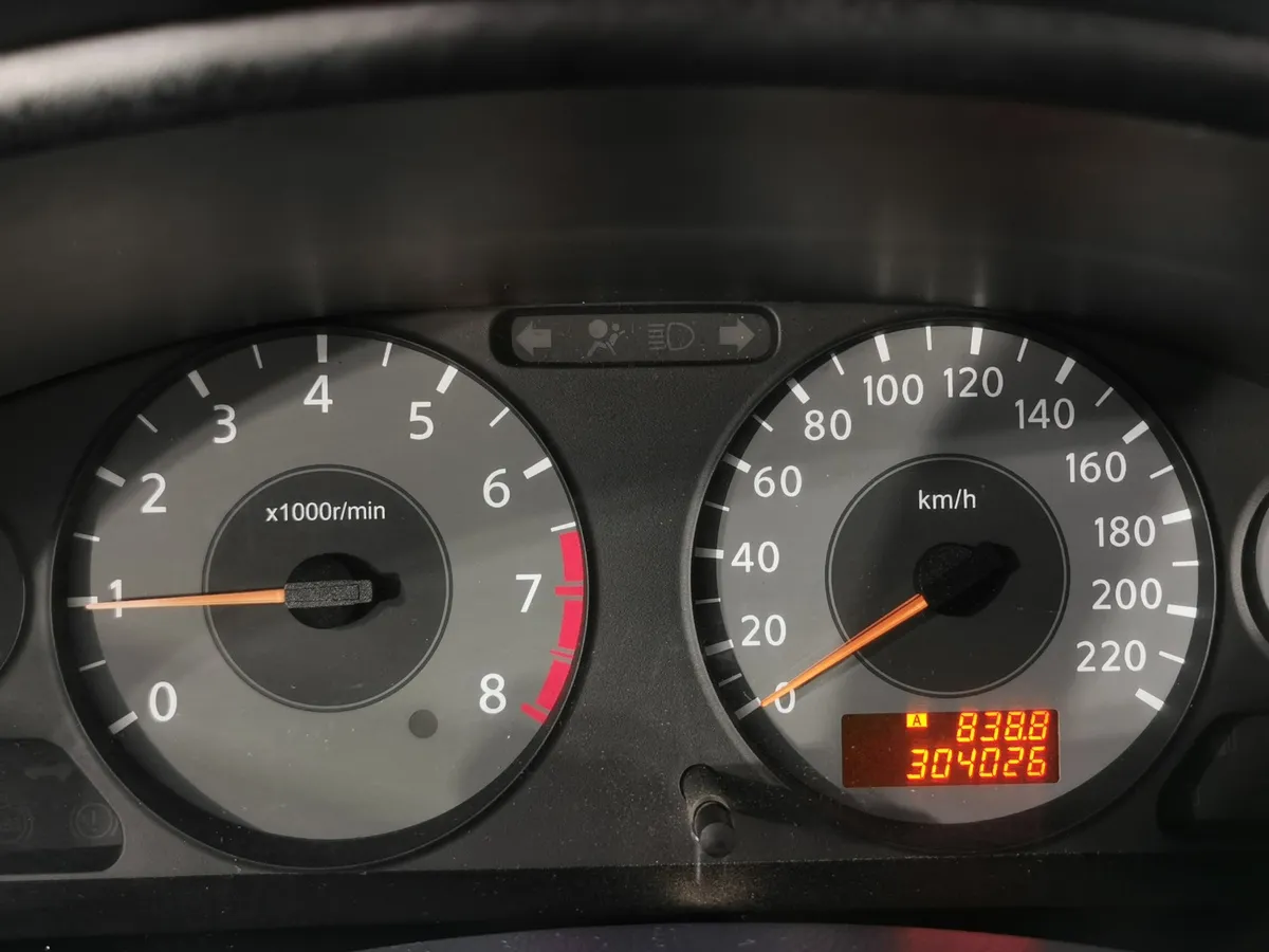 Nissan Almera Classic 1.6 MT (107 л.с.) Серебристый в АВИЛОН. Слайд №17