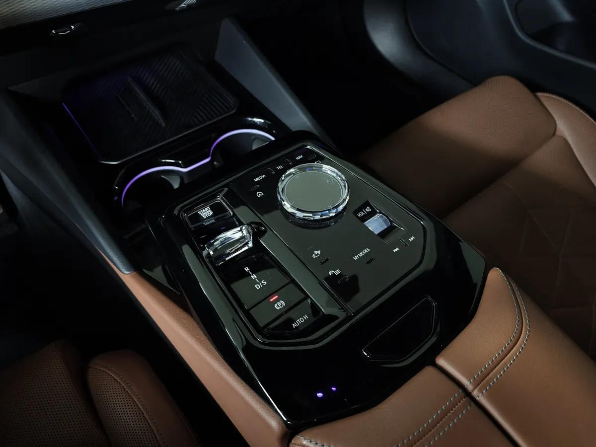 BMW 5 серия 530i xDrive AT (252 л.с.) Белый в АВИЛОН. Слайд №19