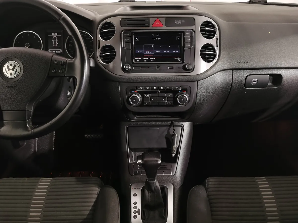 Volkswagen Tiguan 2.0 TSI 4Motion AT (170 л.с.) Sport&Style Серебристый в АВИЛОН. Слайд №14