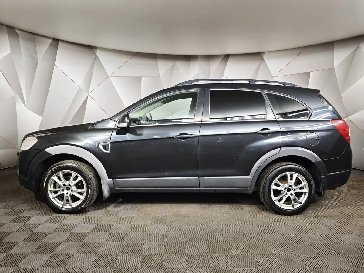 Chevrolet Captiva 2.4 AT 5 мест (136 л.с.) Черный в АВИЛОН. Слайд №5