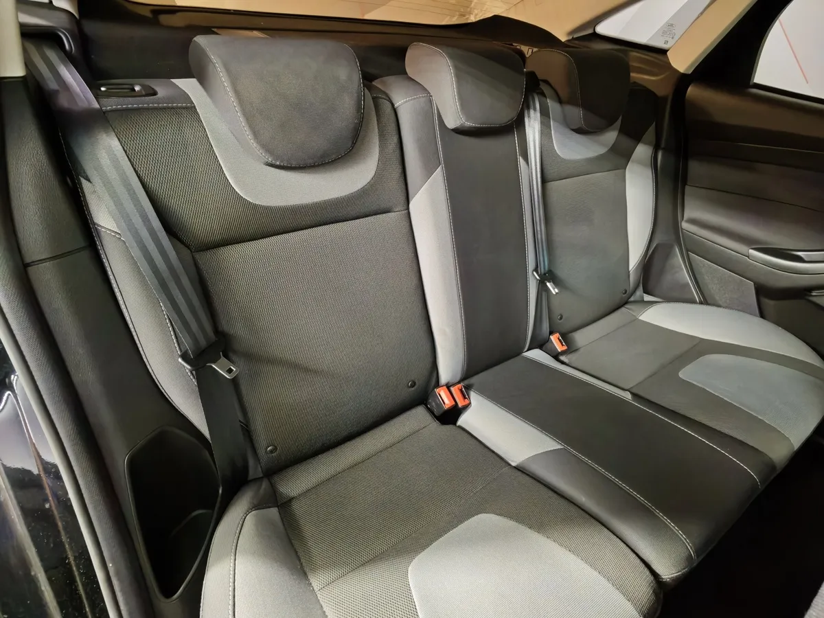 Ford Focus 1.6 Ti-VCT PowerShift (125 л.с.) Trend Черный в АВИЛОН. Слайд №17