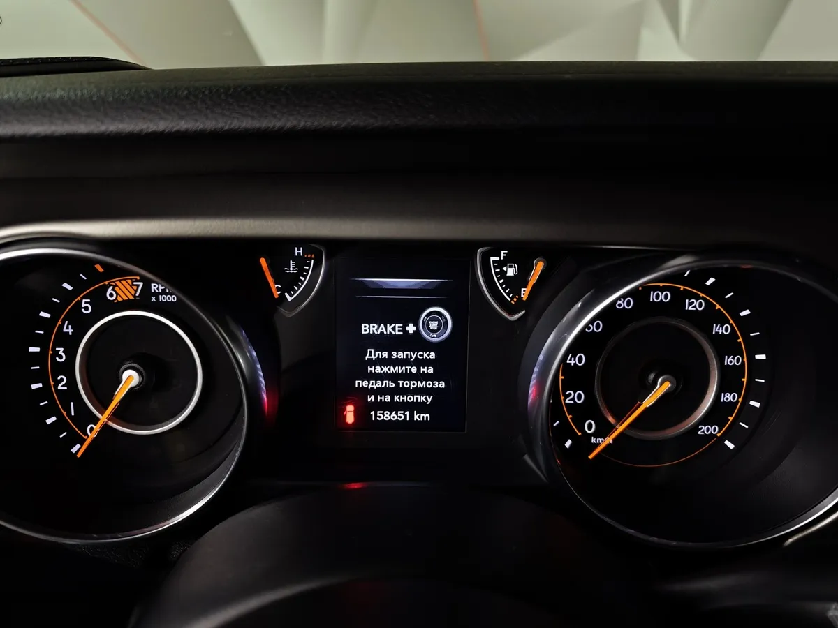 Jeep Wrangler 2.0 AT AWD (272 л.с.) Sport Черный в АВИЛОН. Слайд №15