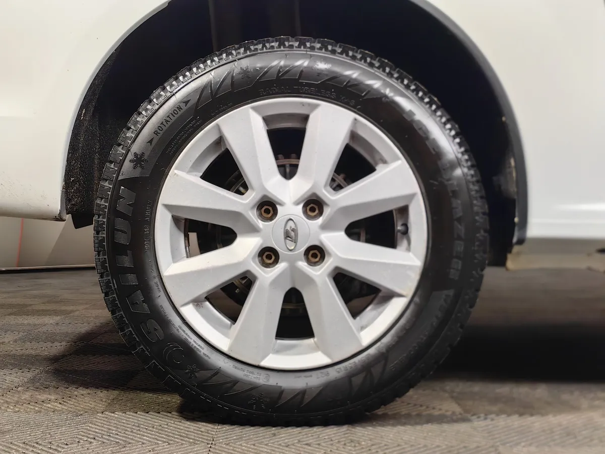 ВАЗ (Lada) Largus 1.6 MT 16 кл (5 мест) (105 л.с.) Белый в АВИЛОН. Слайд №9