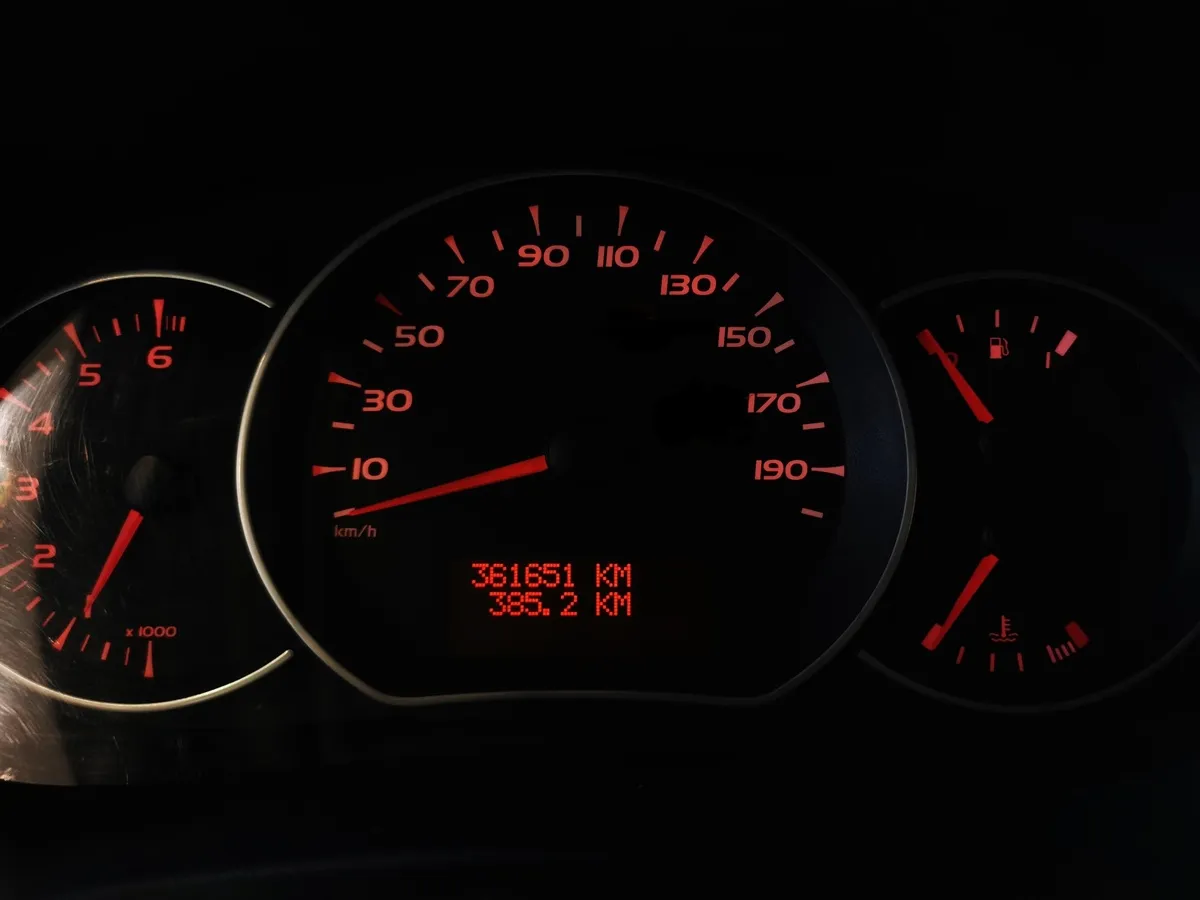 Renault Kangoo 1.6 MT (84 л.с.) Expression Коричневый в АВИЛОН. Слайд №16