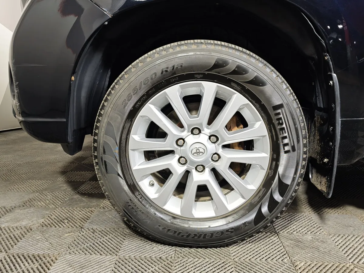 Toyota Land Cruiser Prado 4.0 AT 4WD (282 л.с.) Черный в АВИЛОН. Слайд №9