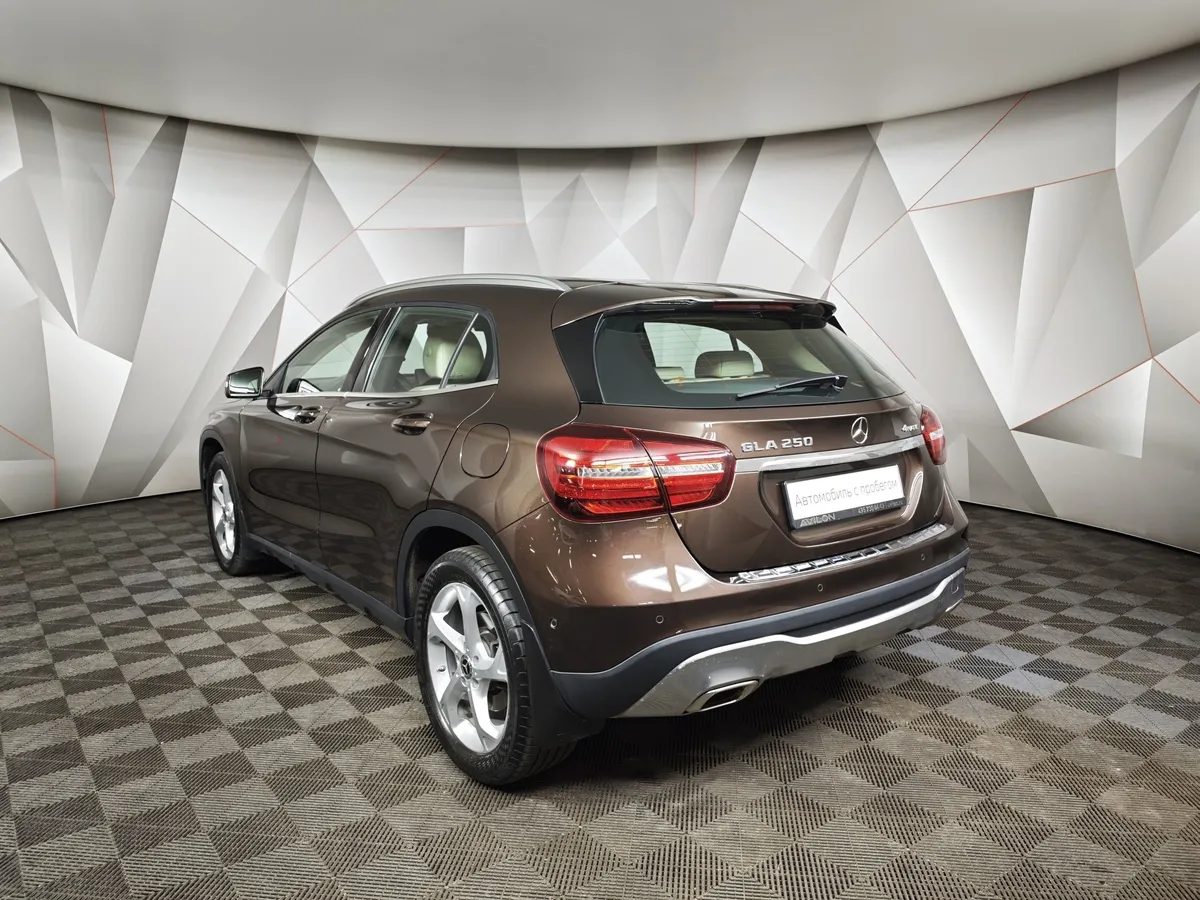 Mercedes-Benz GLA 250 7G-DCT 4MATIC (211 л.с.) Особая серия Коричневый в АВИЛОН. Слайд №4