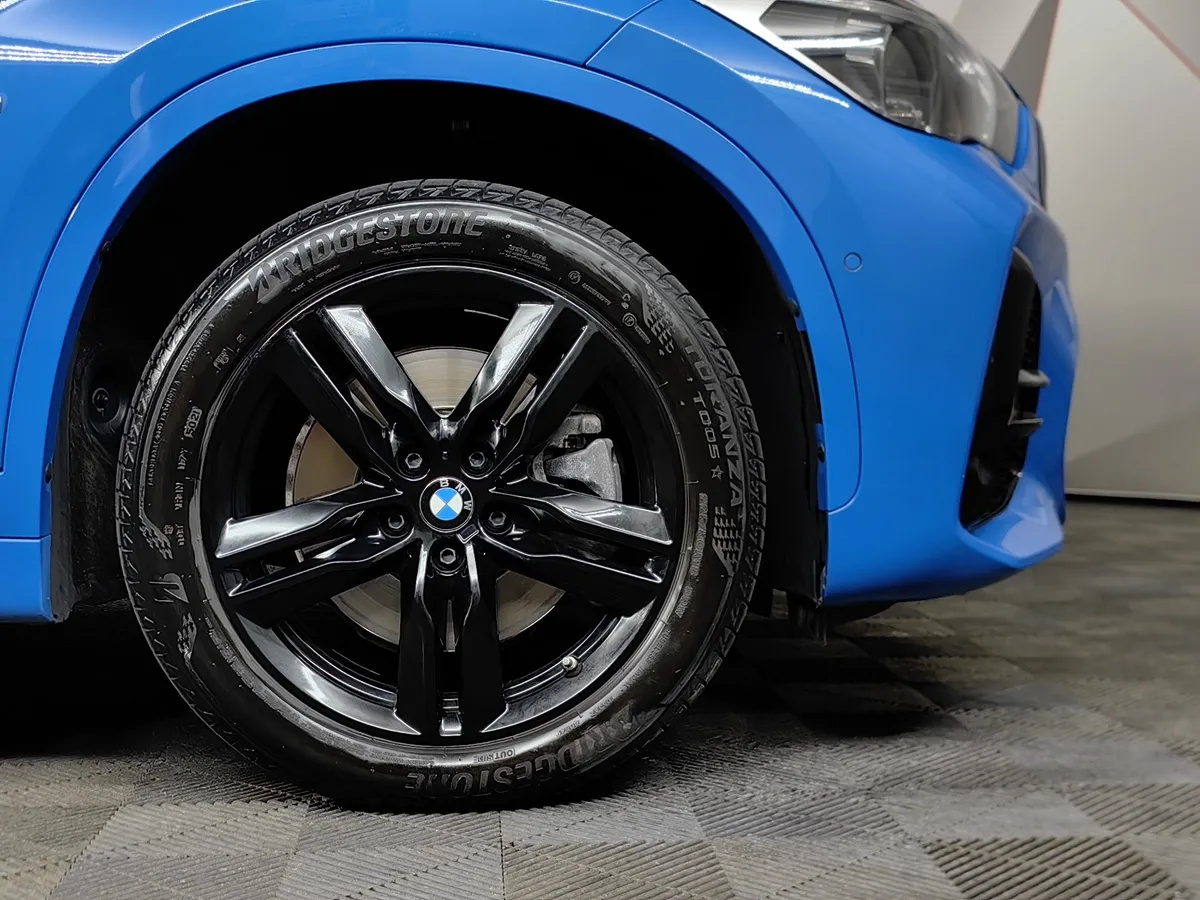 BMW X1 20i xDrive (192 л.с.) M Sport Синий в АВИЛОН. Слайд №7