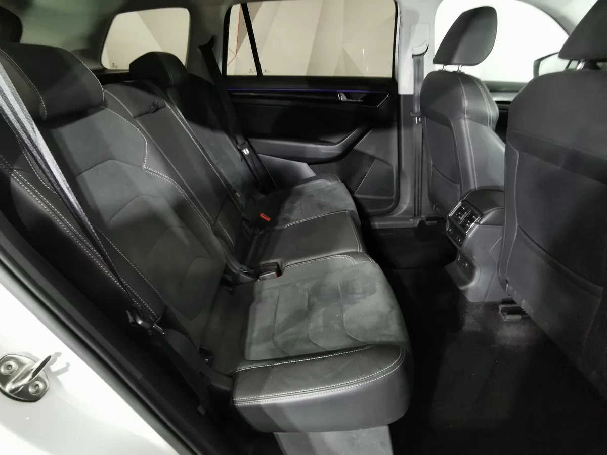 Skoda Kodiaq 2.0 TSI DSG 4X4 (180 л.с.) Белый в АВИЛОН. Слайд №15