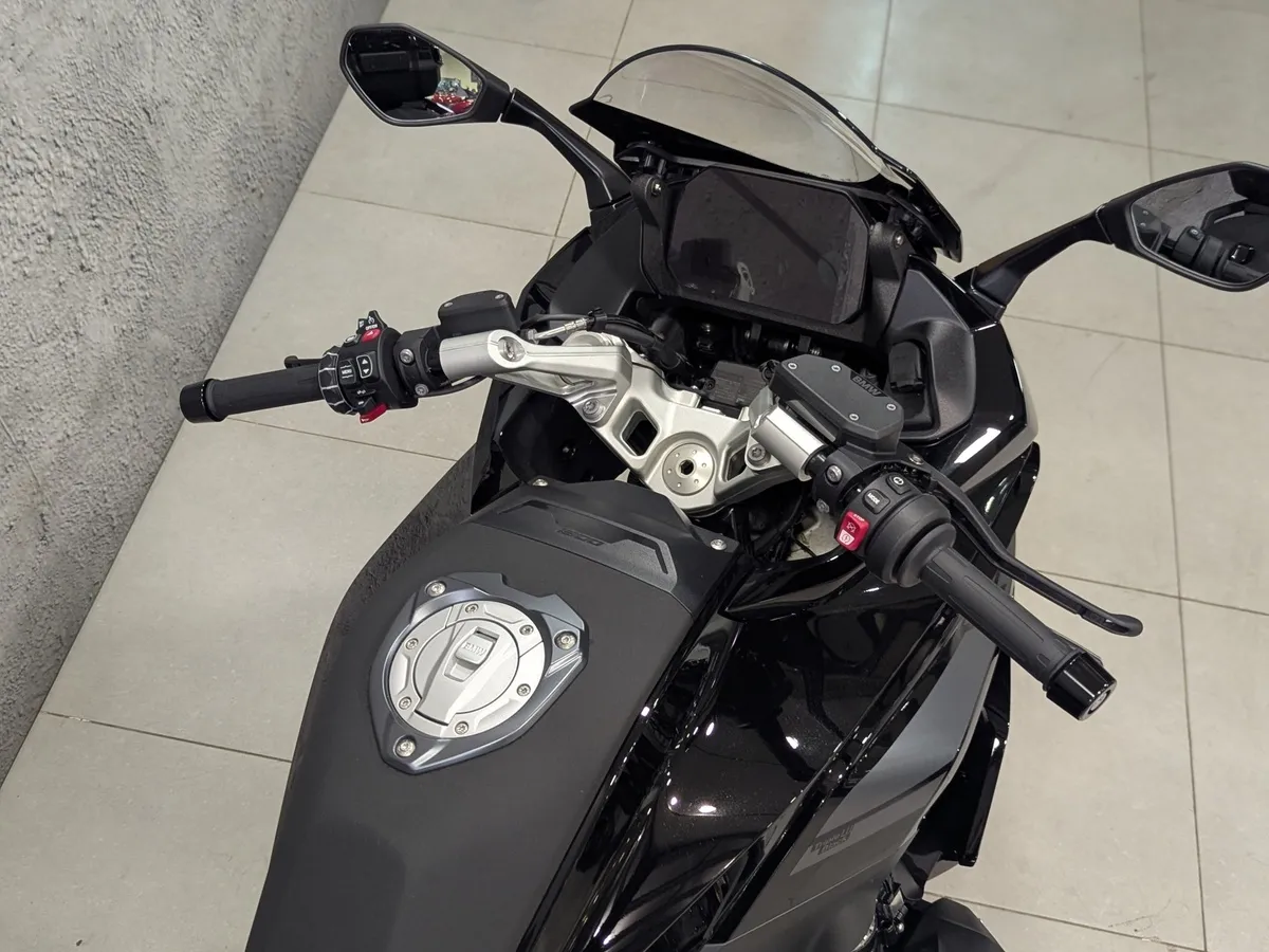 BMW Motorrad R 1300 RS 1300 см³ (145 л.с.) (145) 1300 Черный в АВИЛОН. Слайд №4