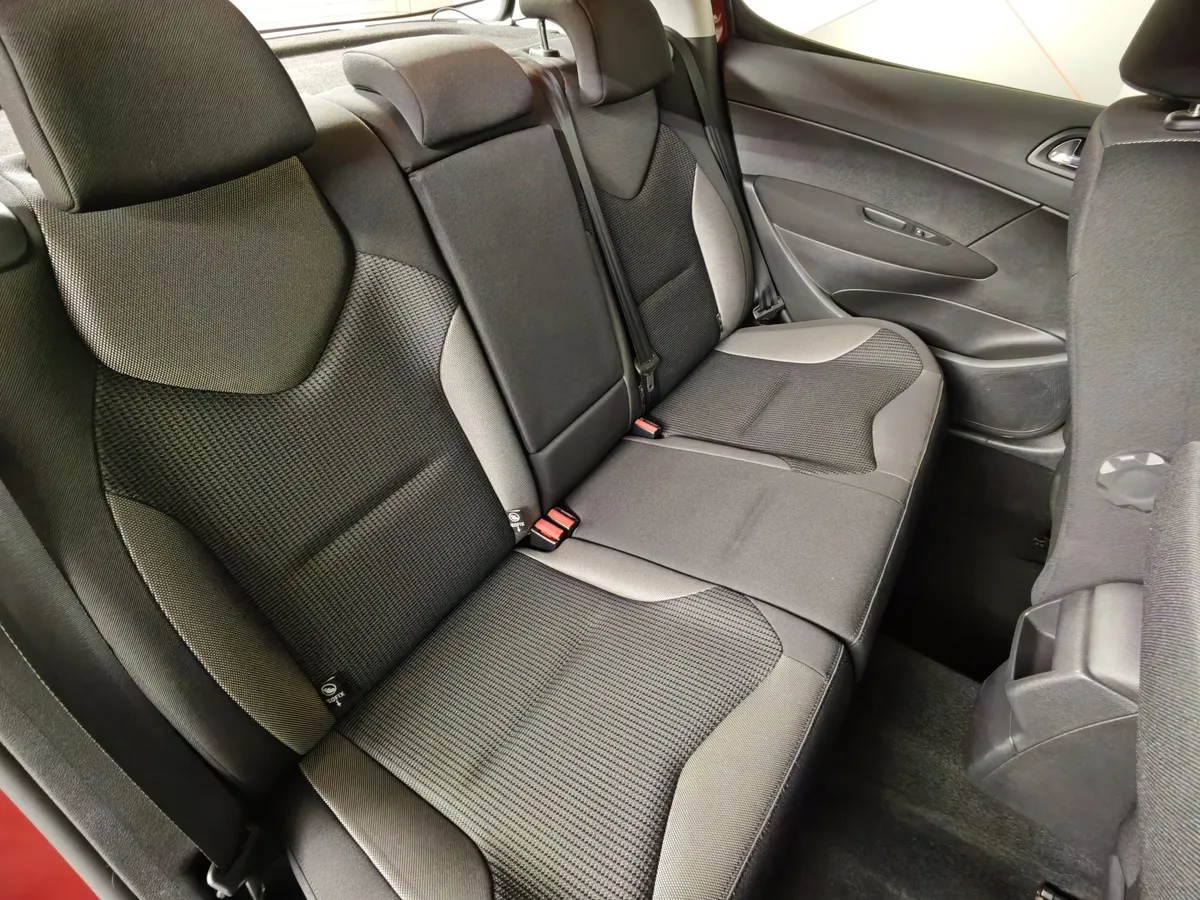 Peugeot 308 1.6 VTi AT (120 л.с.) Красный в АВИЛОН. Слайд №17