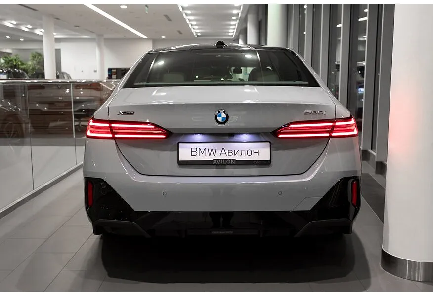 BMW 5 серия 530i xDrive AT (252 л.с.) Серый в АВИЛОН. Слайд №4