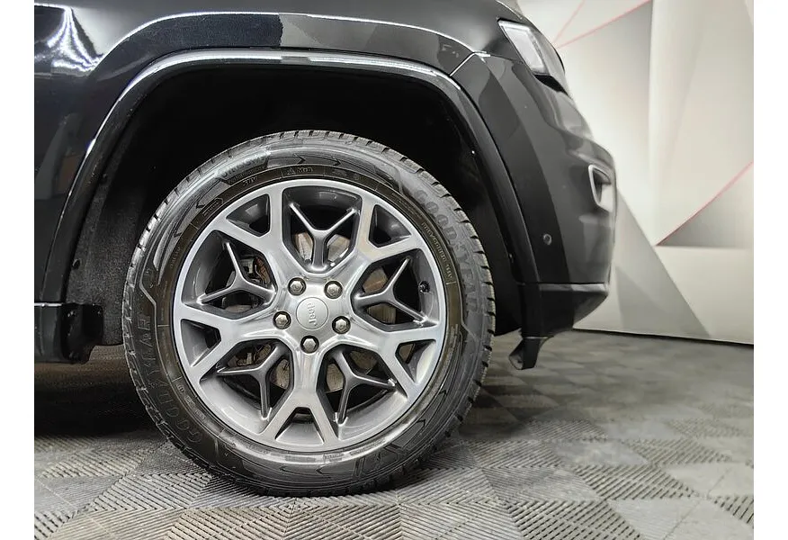 Jeep Grand Cherokee 3.0 AT AWD (238 л.с.) Overland Черный в АВИЛОН. Слайд №9