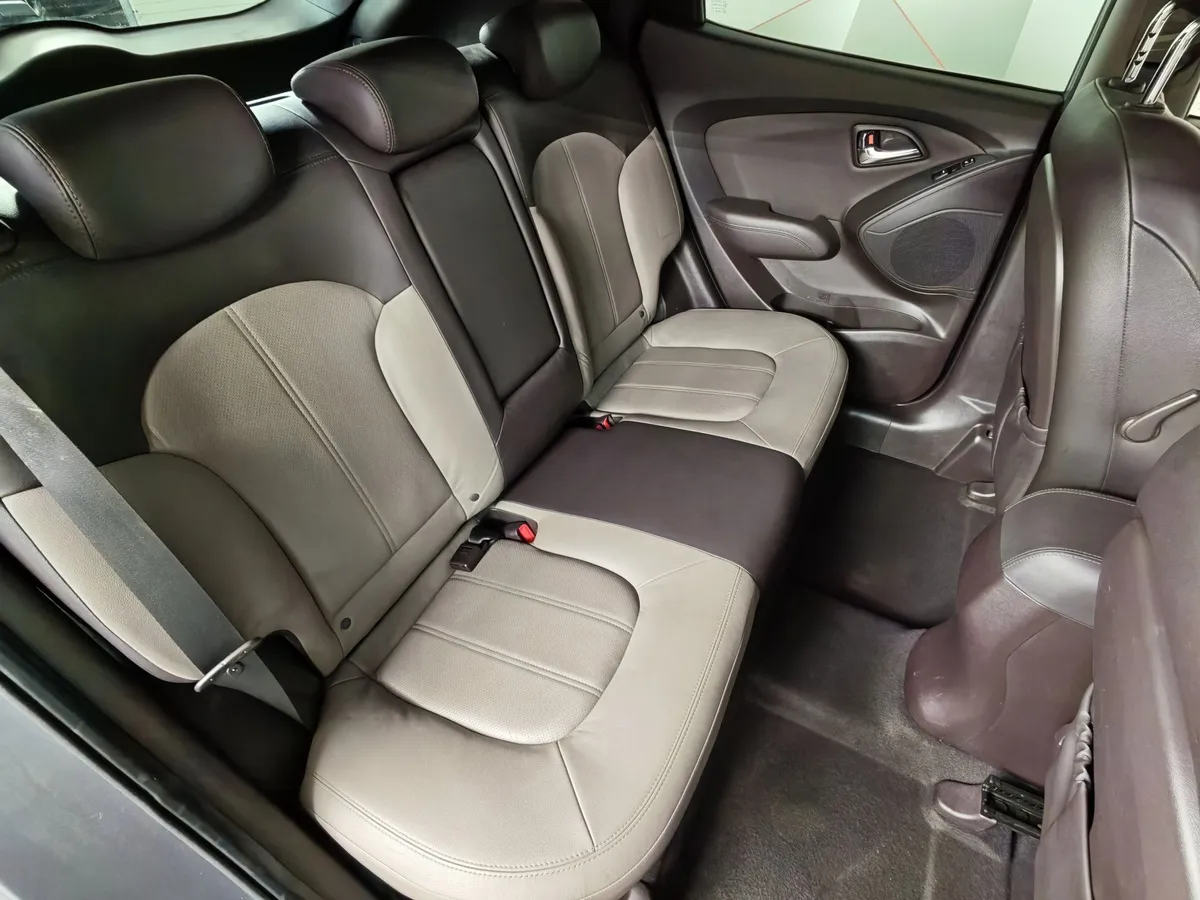 Hyundai ix35 2.0 AT 4WD (150 л.с.) Prestige Серый в АВИЛОН. Слайд №17