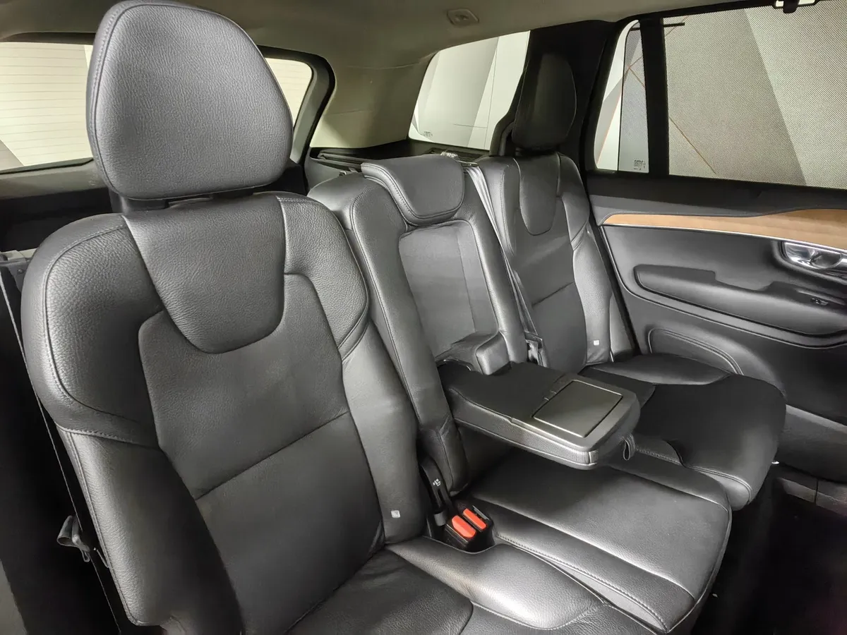 Volvo XC90 2.0 B5 mild hybrid AT AWD (7 мест) (250 л.с.) Ultra Bright Серый в АВИЛОН. Слайд №17